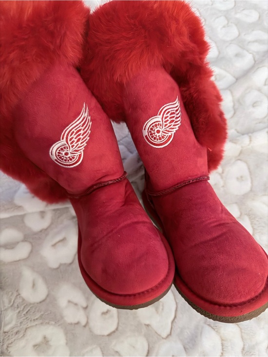 None Shoes - Detroit Red Wings Faux Fur-Trim Ankle Booties for Women